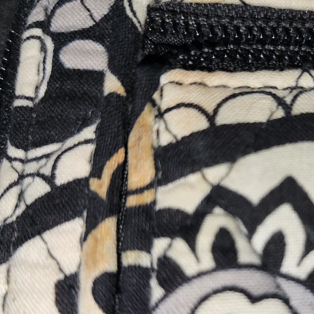 Preowned Vera Bradley black and white kisslock‎ wallet - Picture 8 of 14